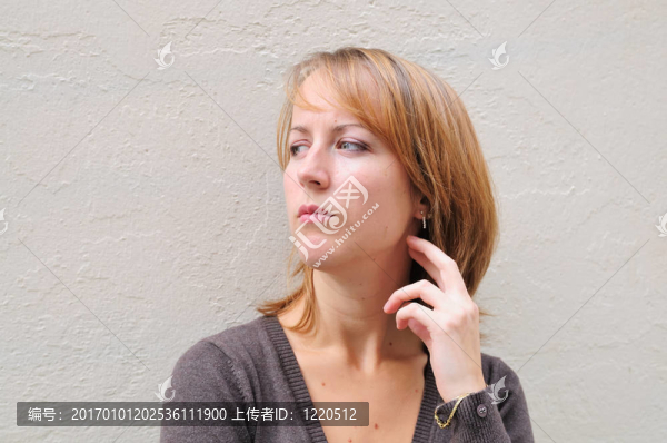 戶外肖像年輕女子