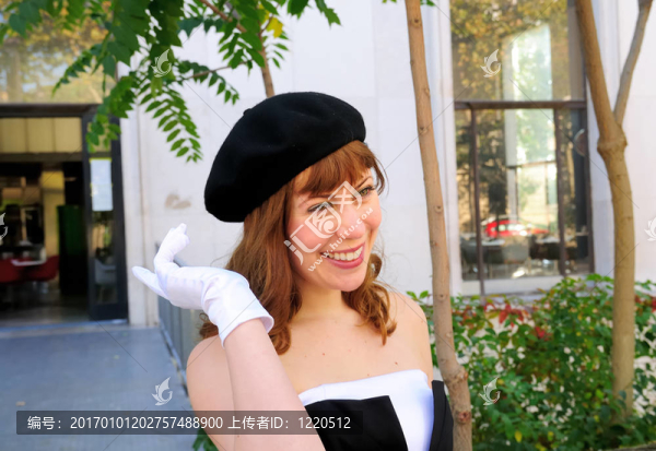 戶外肖像年輕女子