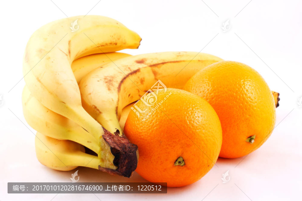 一串香蕉和橘子