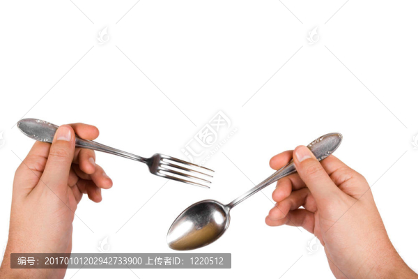 手中的叉子和勺子