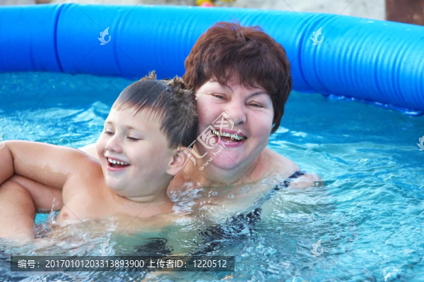 一個(gè)孫子的奶奶