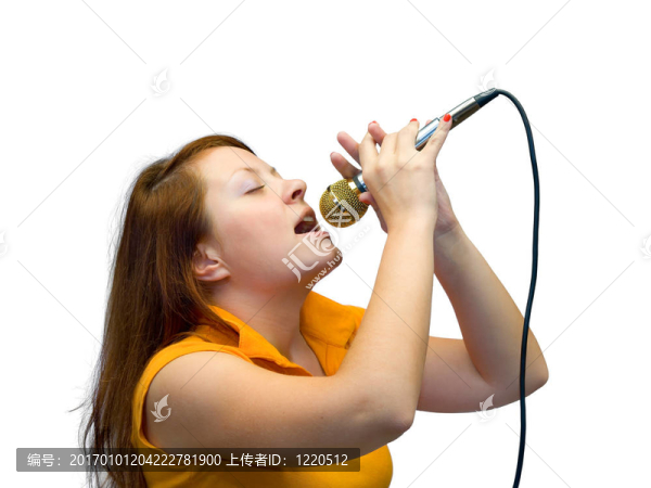 年輕的女人唱歌