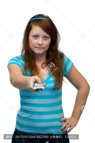 帶電視遙控器的年輕女人