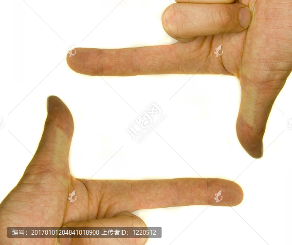 一張男人的手拍的照片。