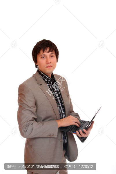 年輕的商人與筆記本電腦