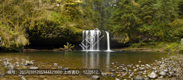 上丘溪瀑布俄勒岡全景