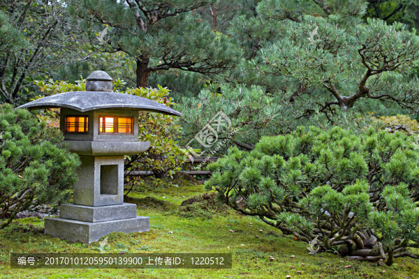 日本花園的石燈籠