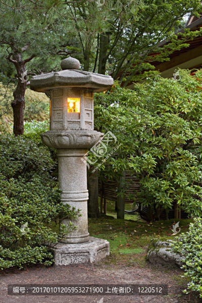 日本花園的石燈籠2