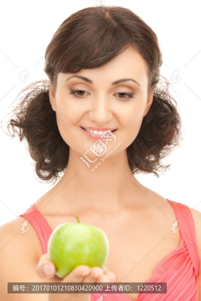 年輕漂亮的女人和綠色的蘋果