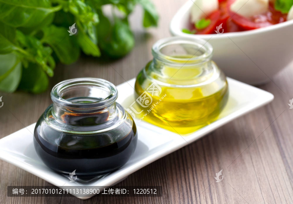 香醋和橄欖油