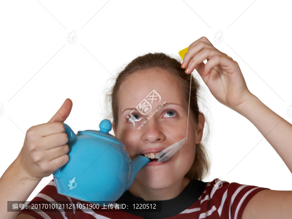 女孩喝茶