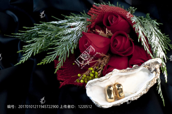 金耳環(huán)和紅玫瑰