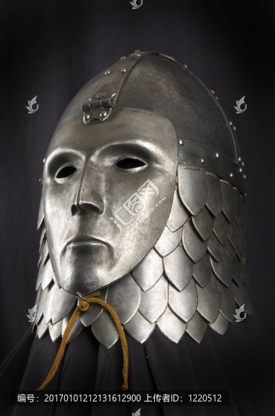 中世紀(jì)騎士盔甲。士兵對對手武器的金屬防護(hù)