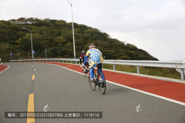 騎自行車