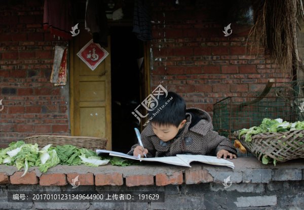 做作業(yè)的小孩