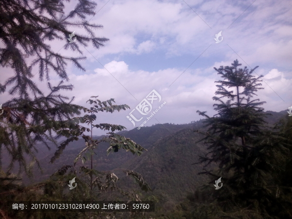 崇山峻嶺