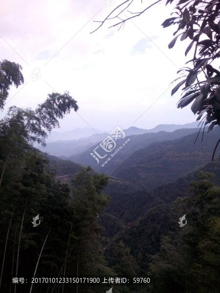 崇山峻嶺