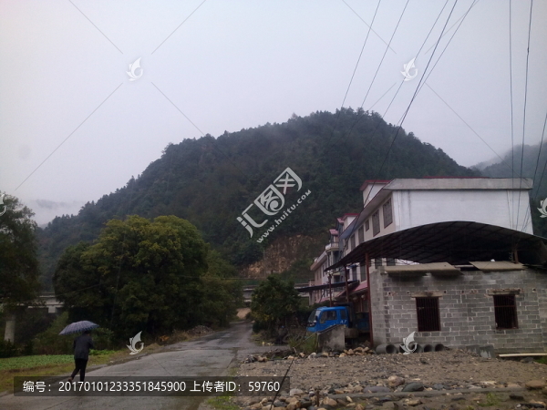 雨中鄉(xiāng)村