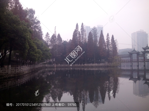 湖面倒影