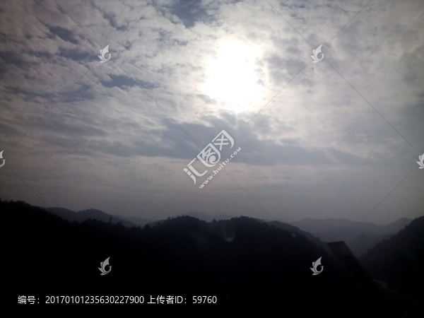 山影天空