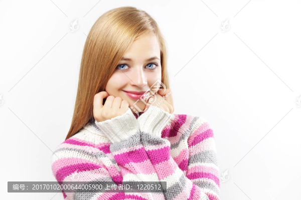 穿著彩色毛衣的漂亮女孩