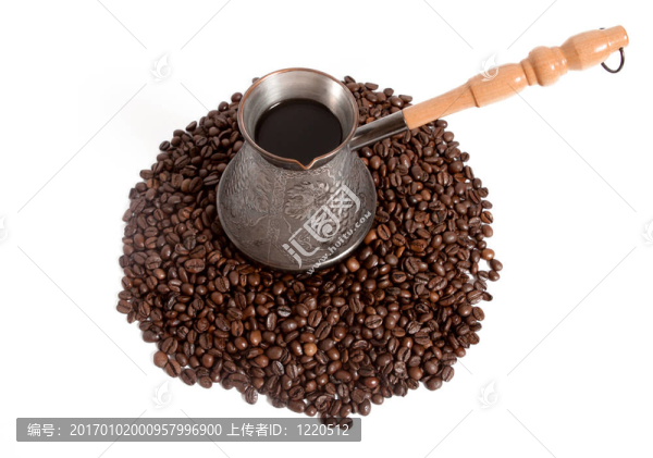 咖啡壺和咖啡豆