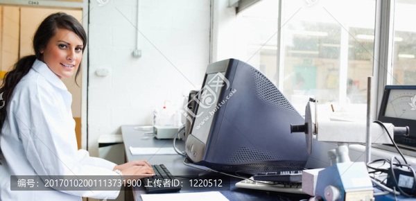 女科學(xué)家兼班長