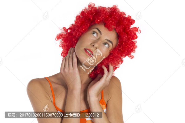 戴橙色假發(fā)的漂亮女人