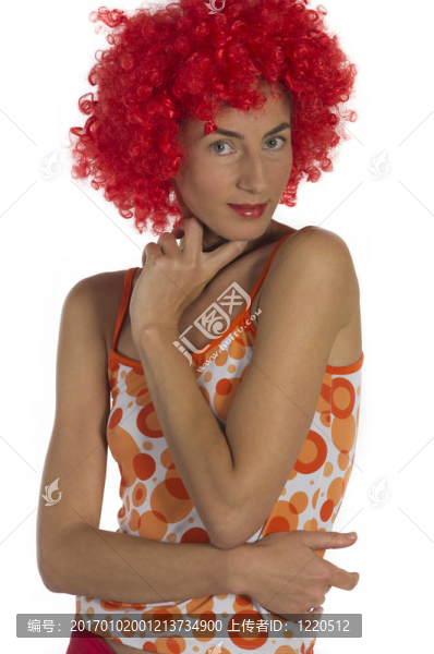 戴橙色假發(fā)的漂亮女人