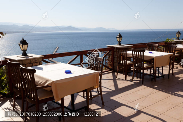 舒適的餐廳在海岸