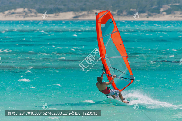 風(fēng)帆在瀉湖