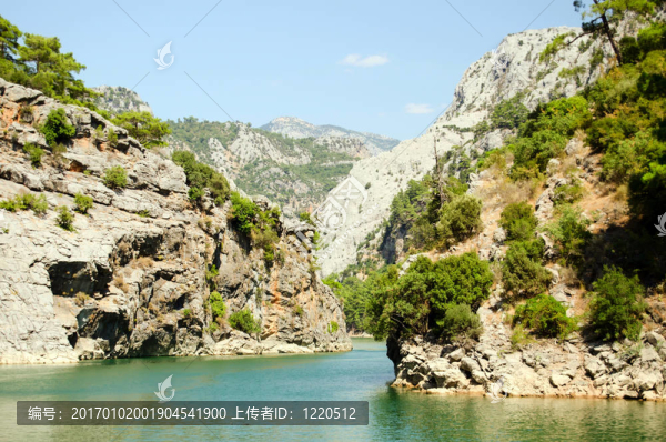 美麗的景色mounttain綠色峽谷在土耳其