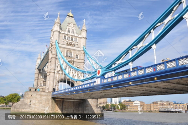 倫敦；塔橋；在英國