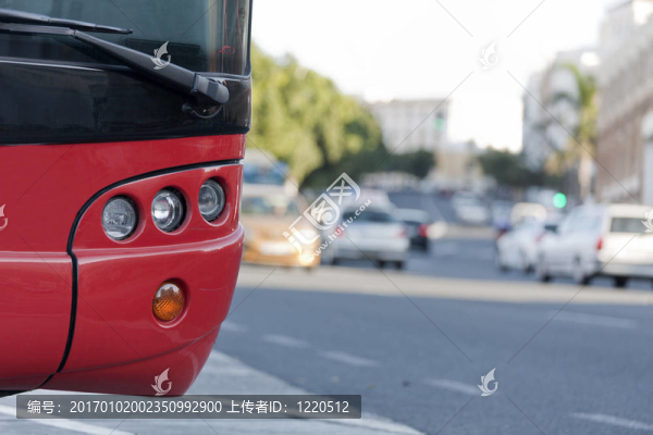 停放的公交車