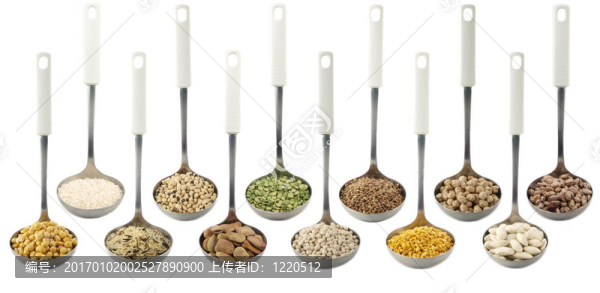 豆類在勺子