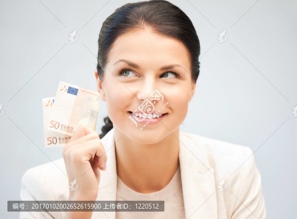 可愛的女人用歐元現(xiàn)金