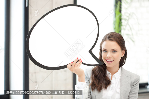 微笑與空白文本泡泡女商人