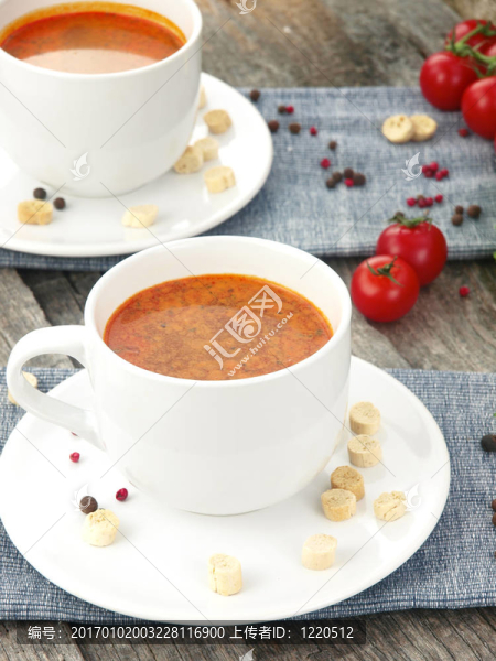 番茄湯配新鮮食材