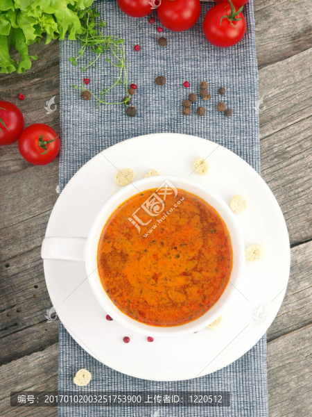 番茄湯配新鮮食材