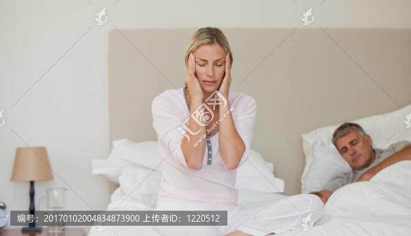 丈夫睡覺時頭痛