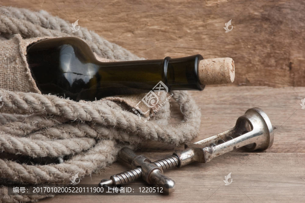 酒老螺旋和瓶