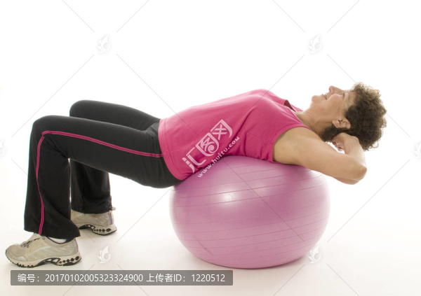 女子健身核心訓練健身球
