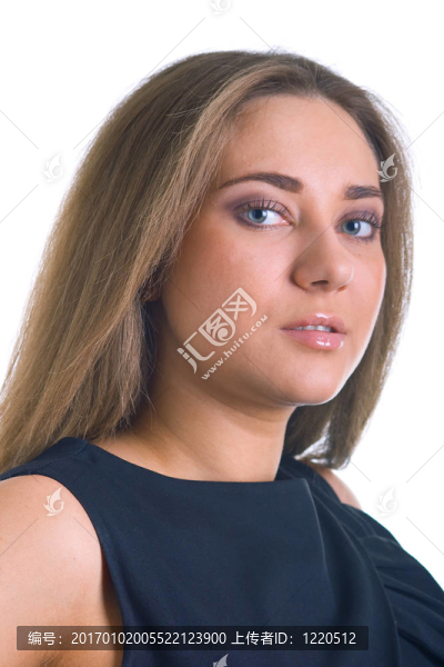穿黑裙子的漂亮女孩