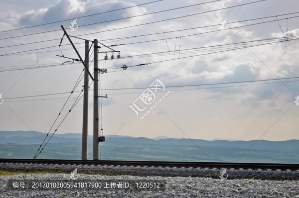 鐵路軌道；路堤；電桿