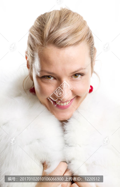女人與皮草