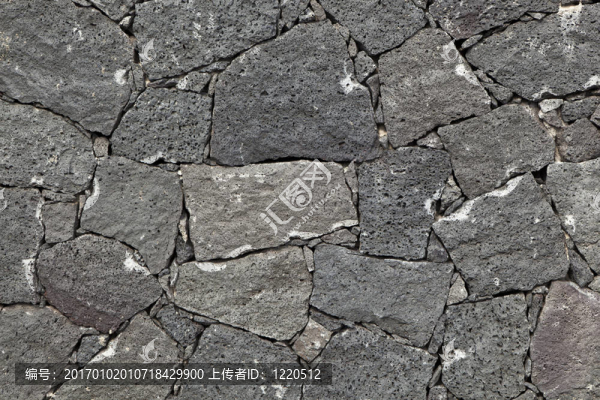 典型的由火山石制成的無(wú)縫墻