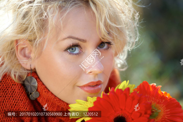 美麗的女人與鮮花