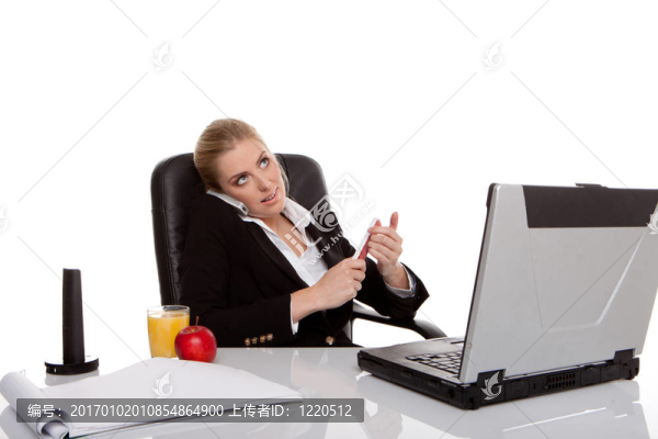 女商人在辦公桌上
