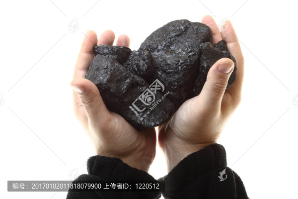 在白色背景下孤立的煤塊