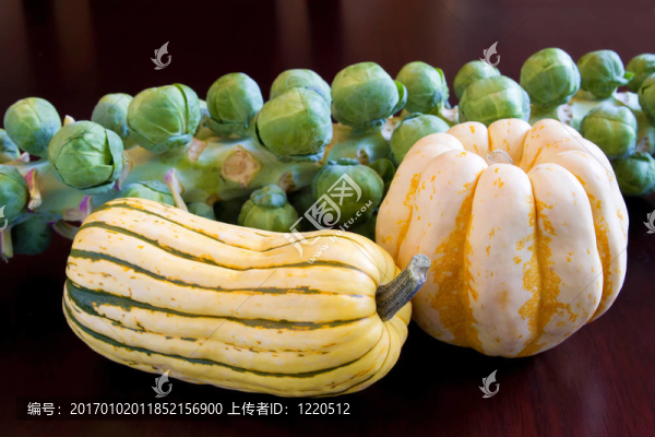 布魯塞爾菜甜餃子和delicata壁球